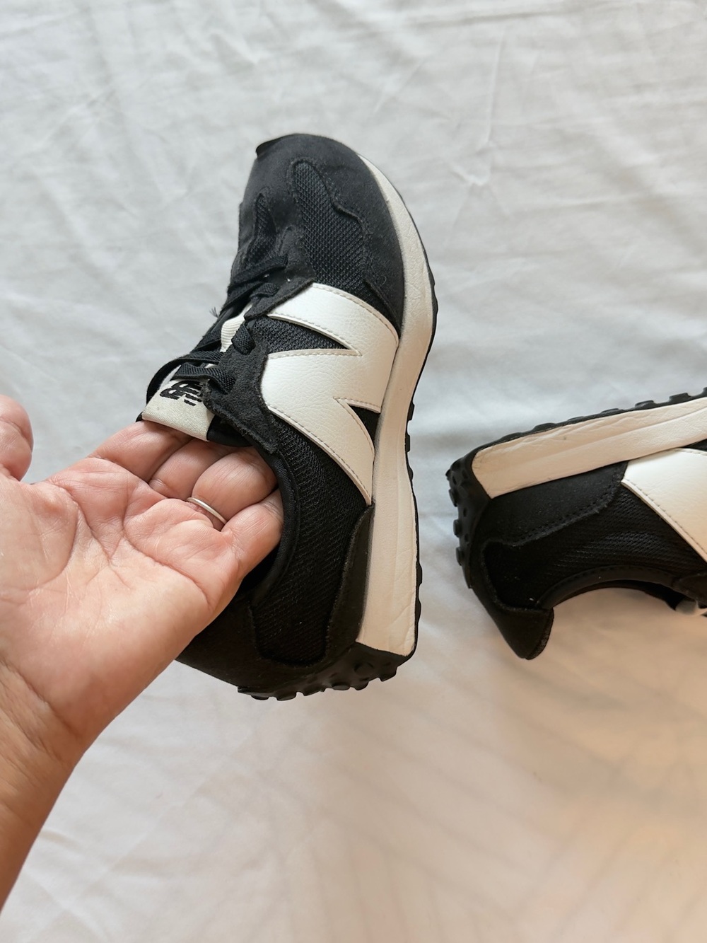 New Balance 327 - Picture 6 of 7